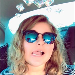 Meet your Posher, Abigail